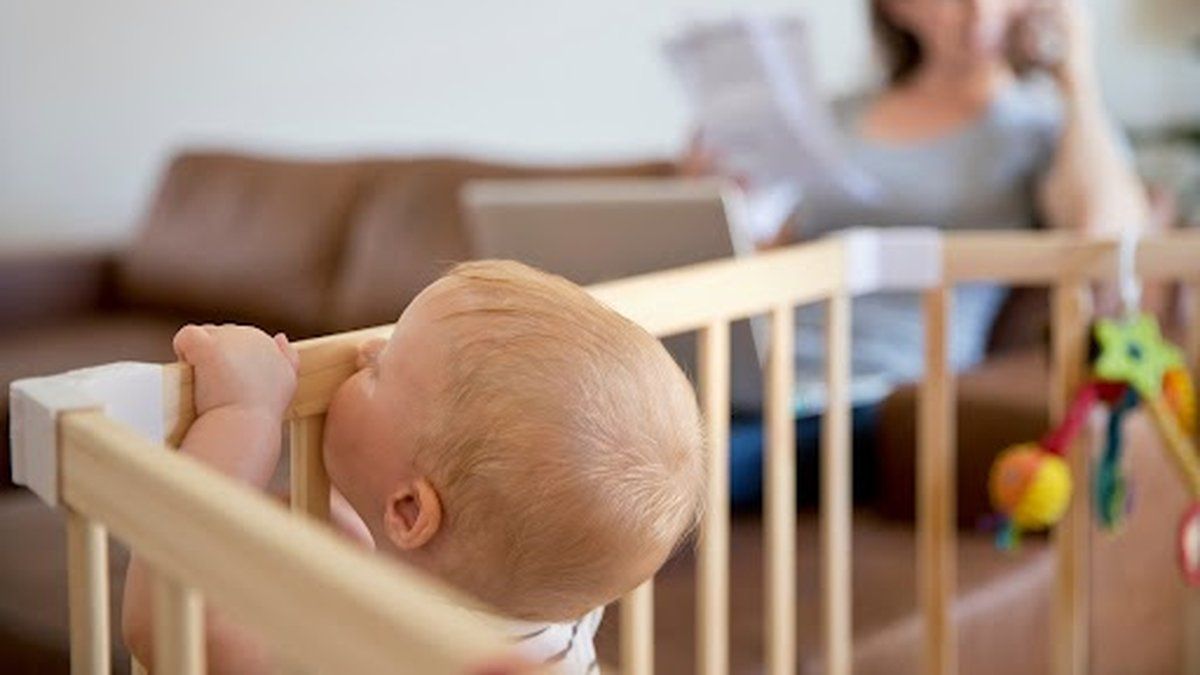 Dans un monde où les animaux sont acceptés, les bébés sont mis à l'écart : le témoignage d'un couple étudiant à Nice