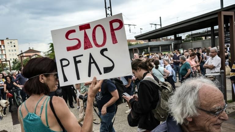 Les associations en justice contre l'État pour pollution aux PFAS