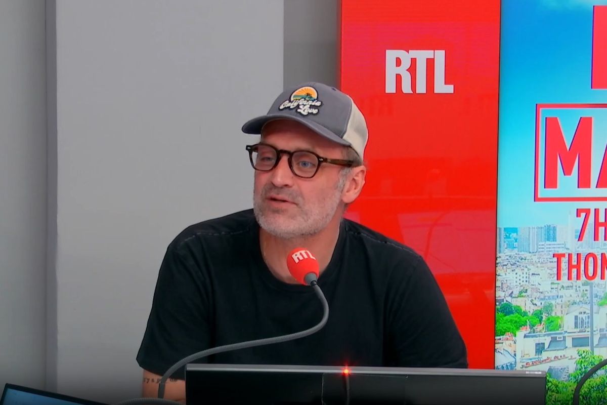 L'élégance intemporelle de Roland-Garros célébrée par Augustin Trapenard