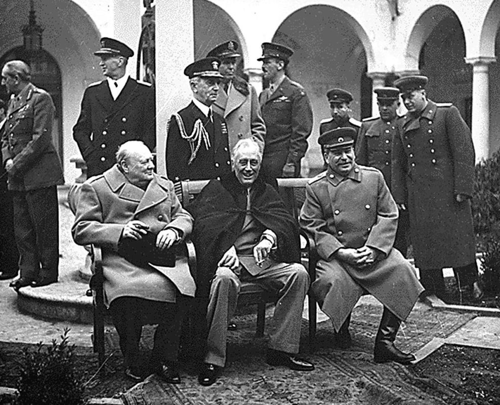 Redessiner le monde : de Yalta à Potsdam, un récit des Trois Grands