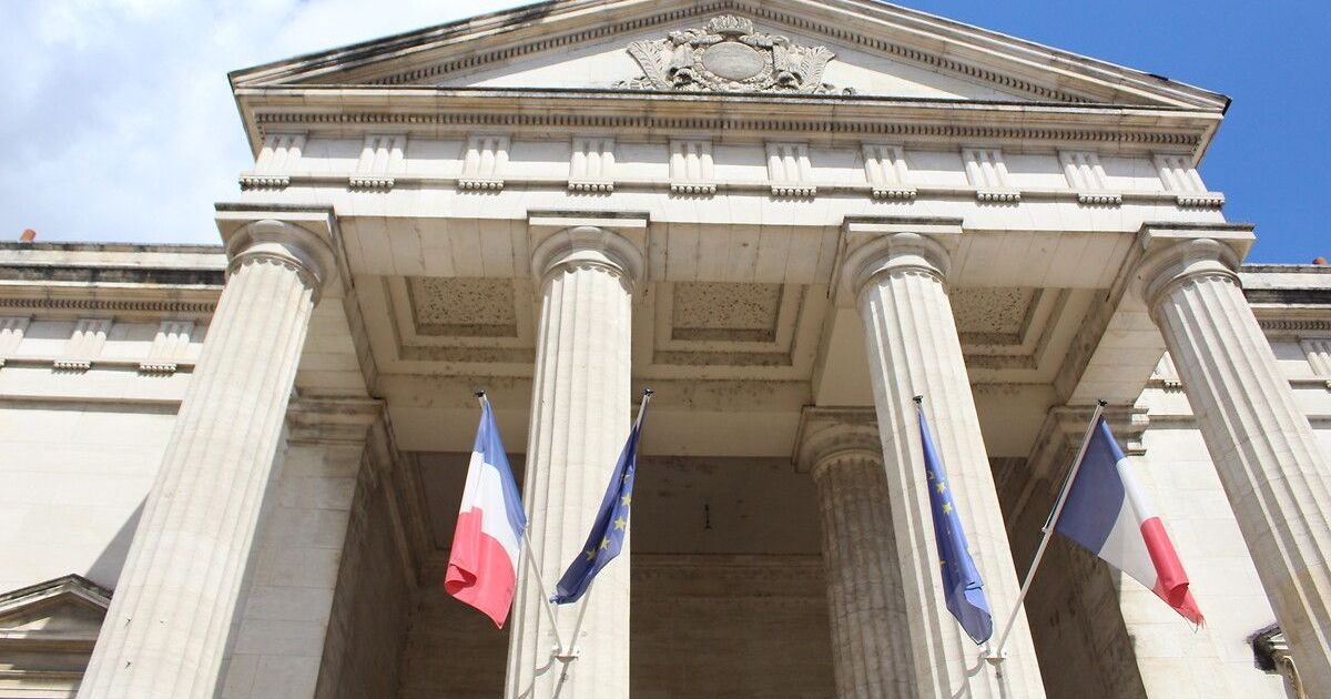 Un drame familial au Loiret : un homme jugé après avoir poignardé sa femme