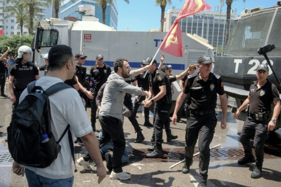 Opposition en Turquie : Özgür Özel dénonce la répression du pouvoir