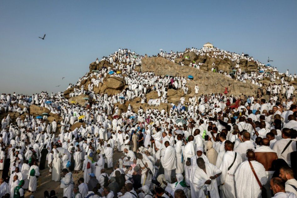 Le mont Arafat: un moment sacré sous le soleil brûlant du hajj