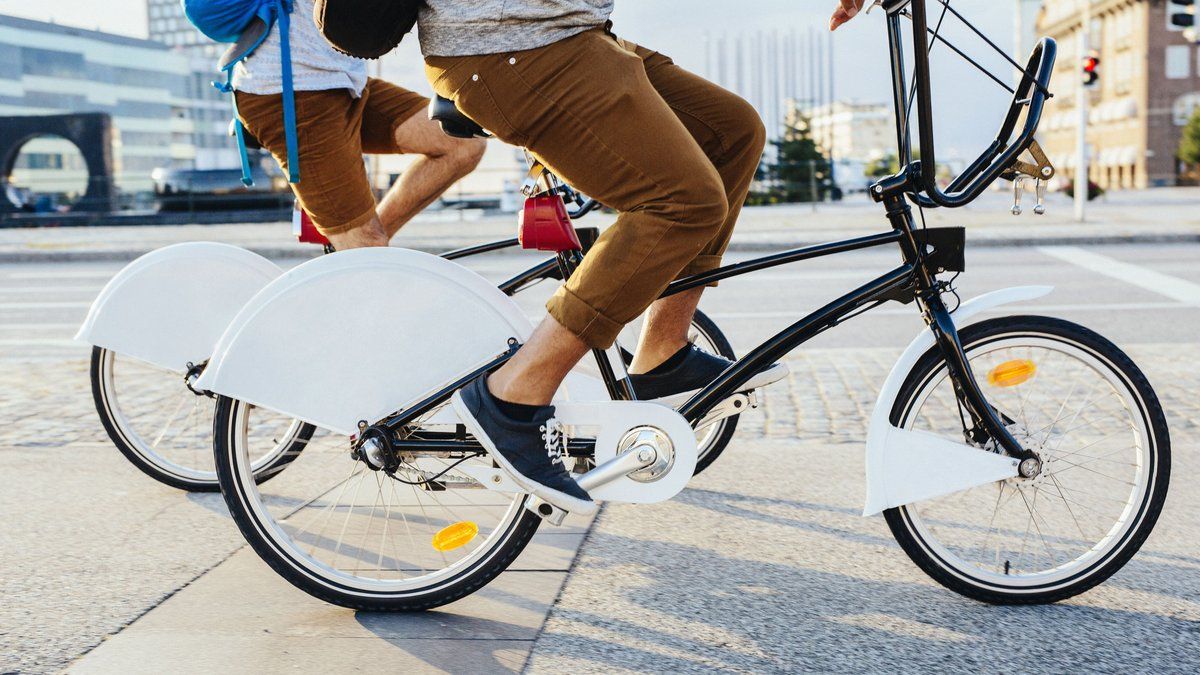 Drame à Tours : deux jeunes cyclistes gravement blessés par un poids lourd