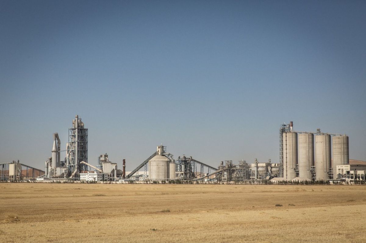 Libération sous contrôle judiciaire des ex-dirigeants de Lafarge : un nouveau chapitre judiciaire s'ouvre