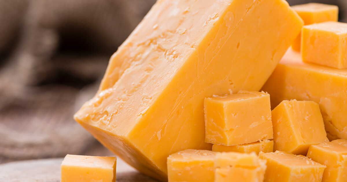 Couronne feuilletée au cheddar et chorizo : un apéritif qui fait sensation