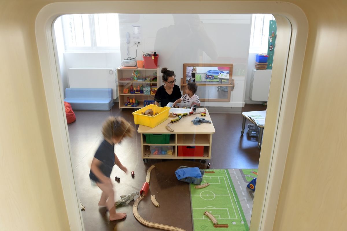 À Asnières-sur-Seine, des parents en colère face au classement d'une enquête sur des violences en crèche