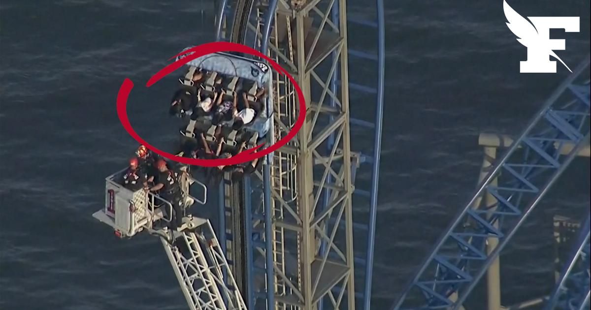 Huit passagers secourus après une panne vertigineuse sur des montagnes russes au Texas
