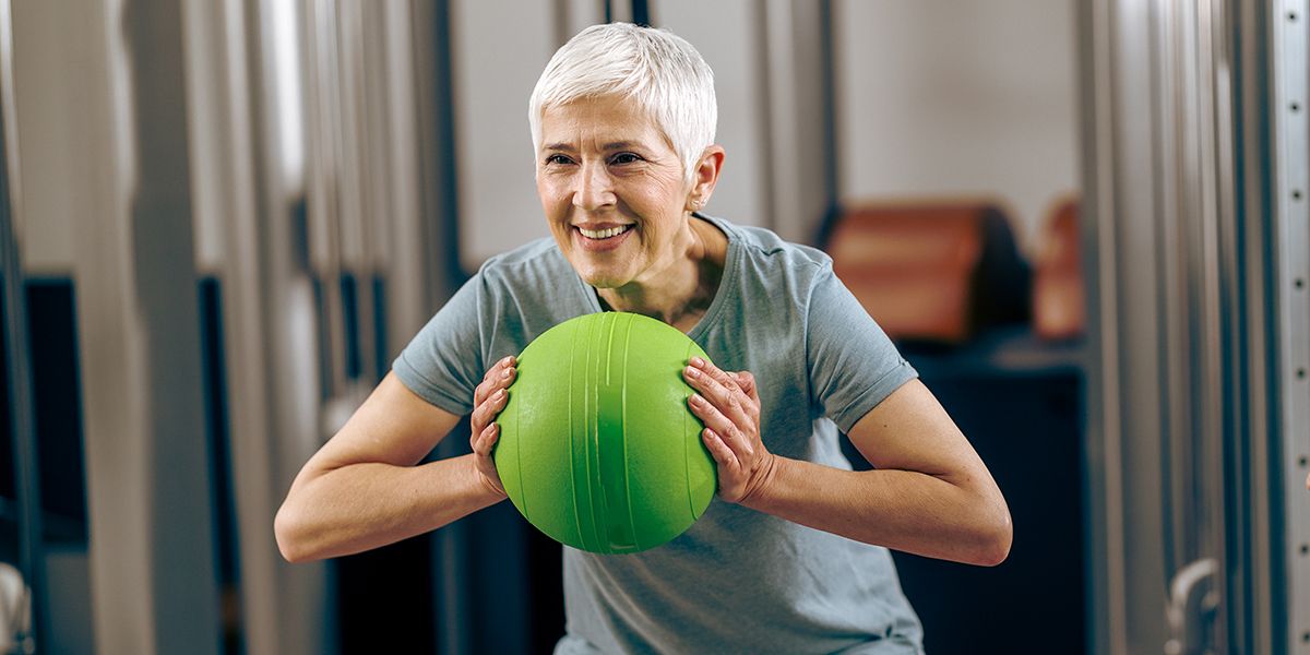 Raffermir les bras après 60 ans : astuces pour rester en forme