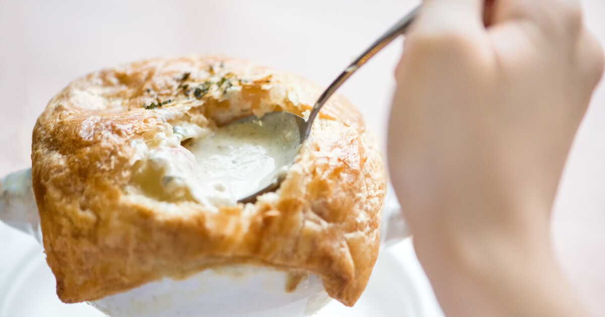 La soupe feuilletée aux champignons de Cyril Lignac : une recette festive et simple
