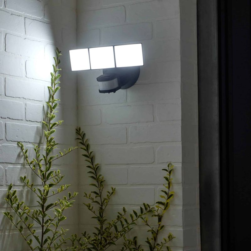 Illuminez vos soirées : profitez d'un projecteur LED à -20% chez Leroy Merlin