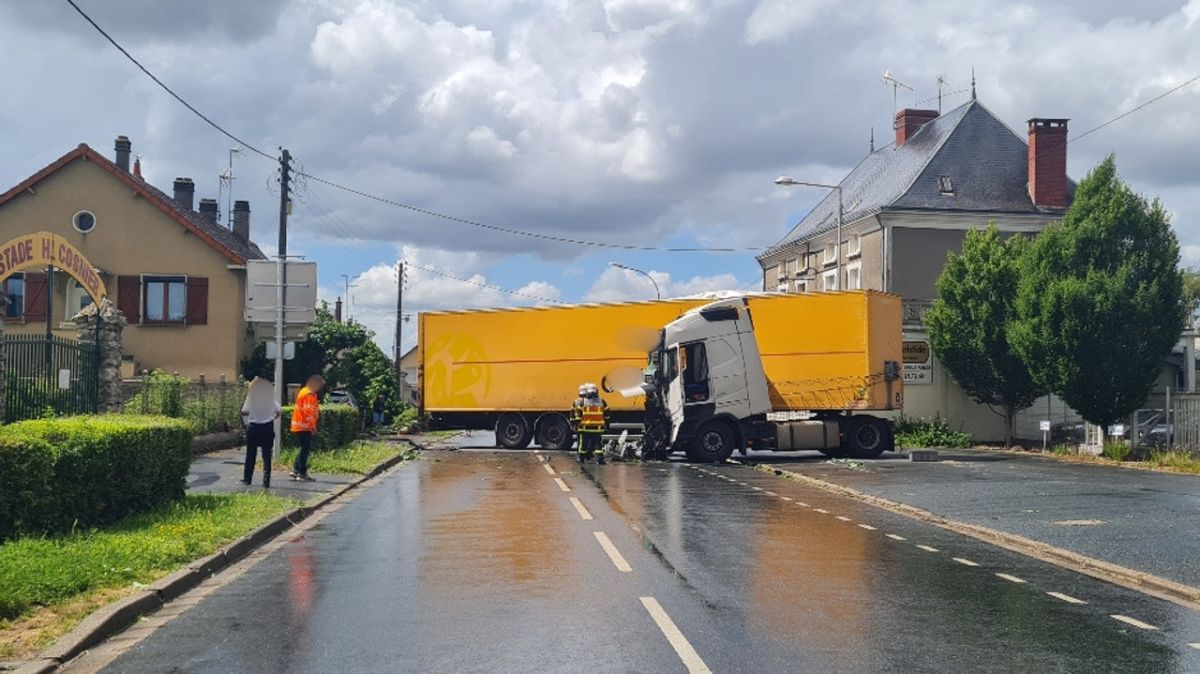 Un accident spectaculaire bloque la route à Châtillon-sur-Indre
