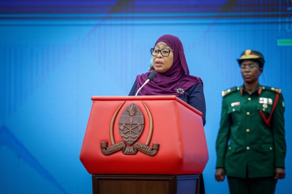 La visite controversée de la présidente tanzanienne en Russie suscite des remous