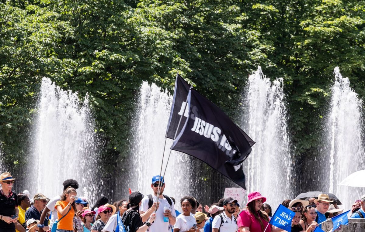 La marche pour Jésus attire une foule enthousiaste à Paris