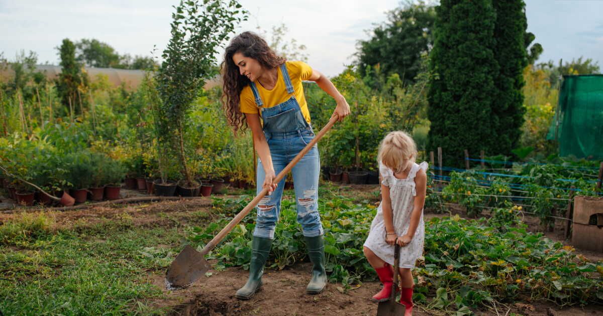 Planter un slip pour réussir son jardin : l'idée surprenante qui fait le buzz