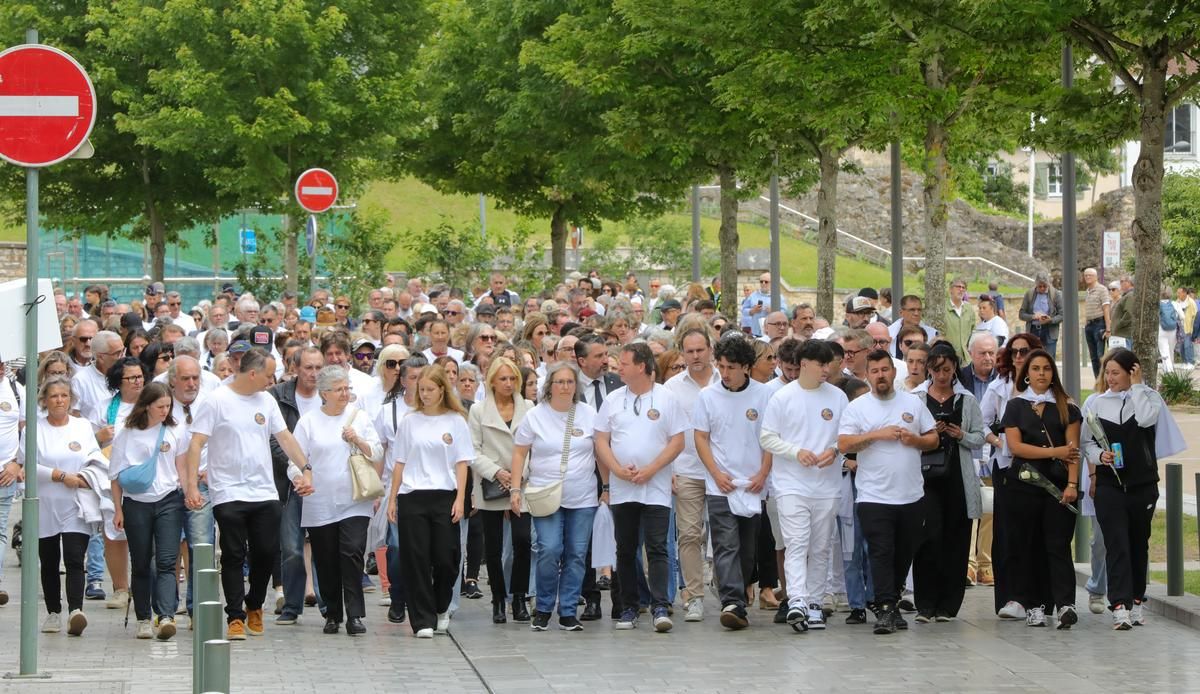 Marche blanche à Dax : hommage poignant à Benoît Vacelet en ce jour tragique