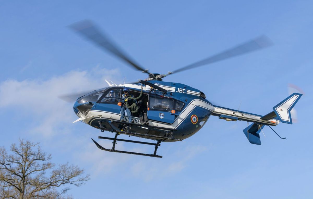 Un hélicoptère de la gendarmerie s'écrase dans le Loiret : un drame en cours d'évaluation
