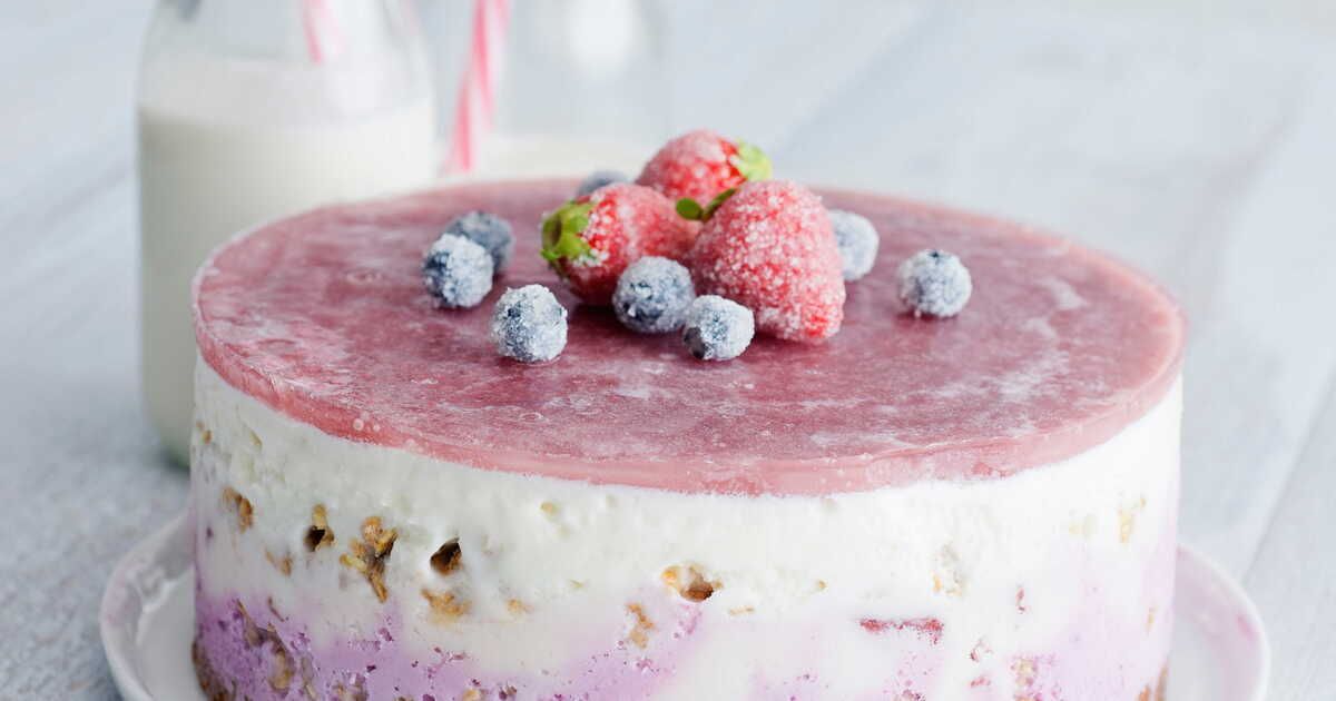 Gâteau glacé aux fruits rouges et amandes caramélisées