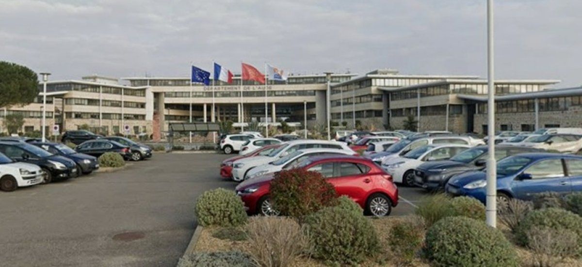 Carcassonne : une invitation controversée aux gens du voyage sur le parking du Conseil départemental