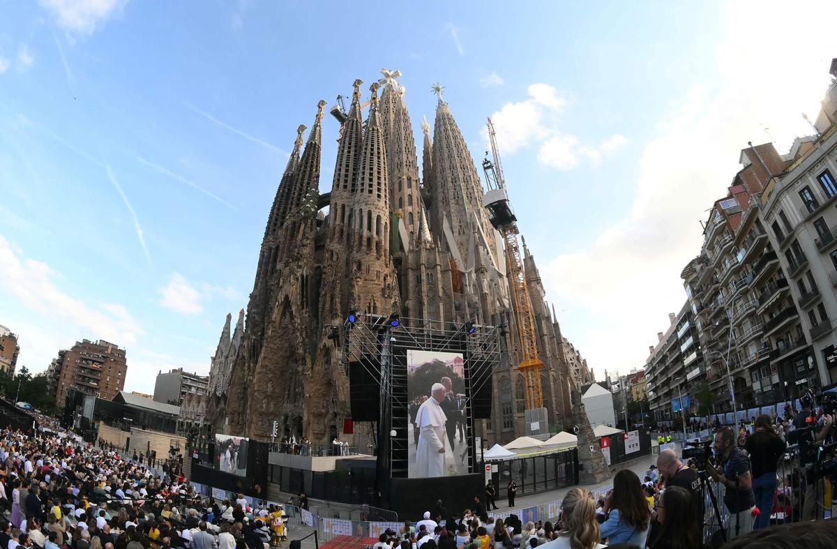 «Nous ne pouvons pas croire en Jésus et promouvoir la guerre»… À Barcelone, le message de paix du pape Léon XIV avant de bénir la plus haute tour de la Sagrada Familia