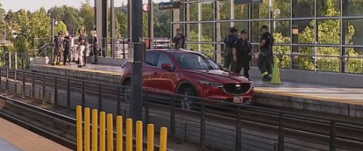 Une conductrice suit son GPS et finit sur les rails aériens du tramway de Seattle