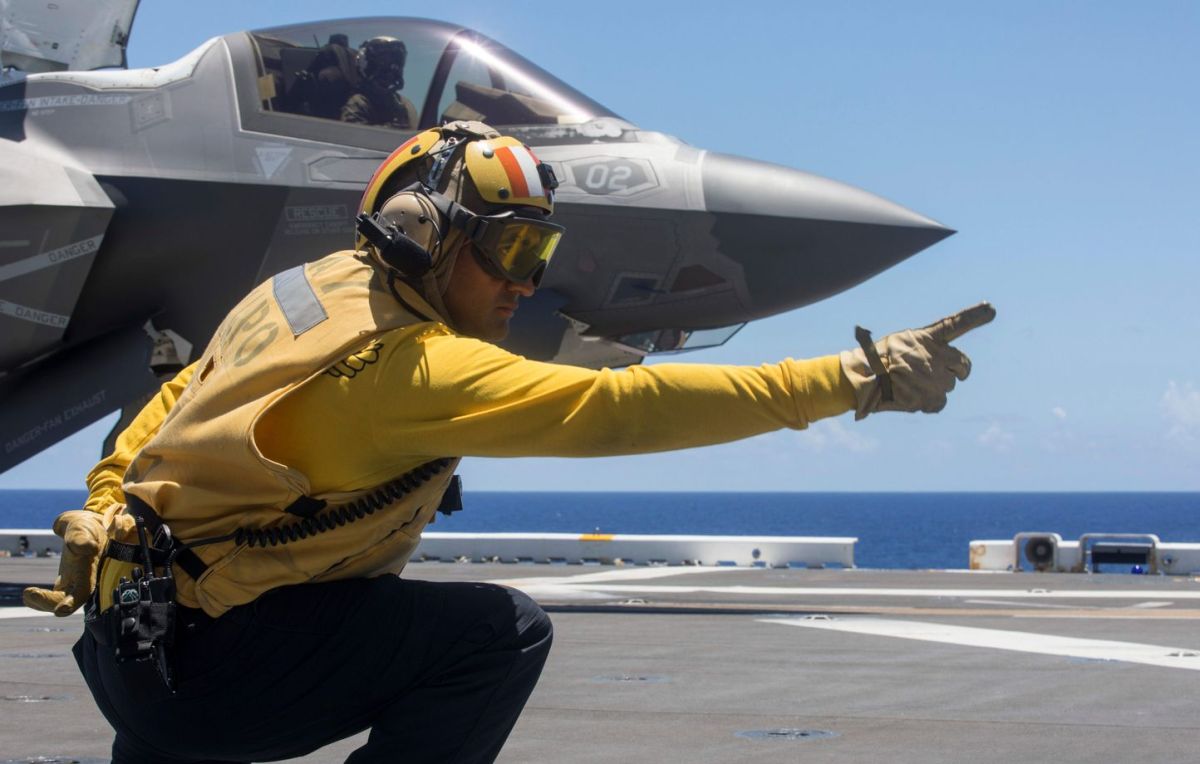 Escalade des tensions : les États-Unis frappent l'Iran, Téhéran menace de bloquer Ormuz