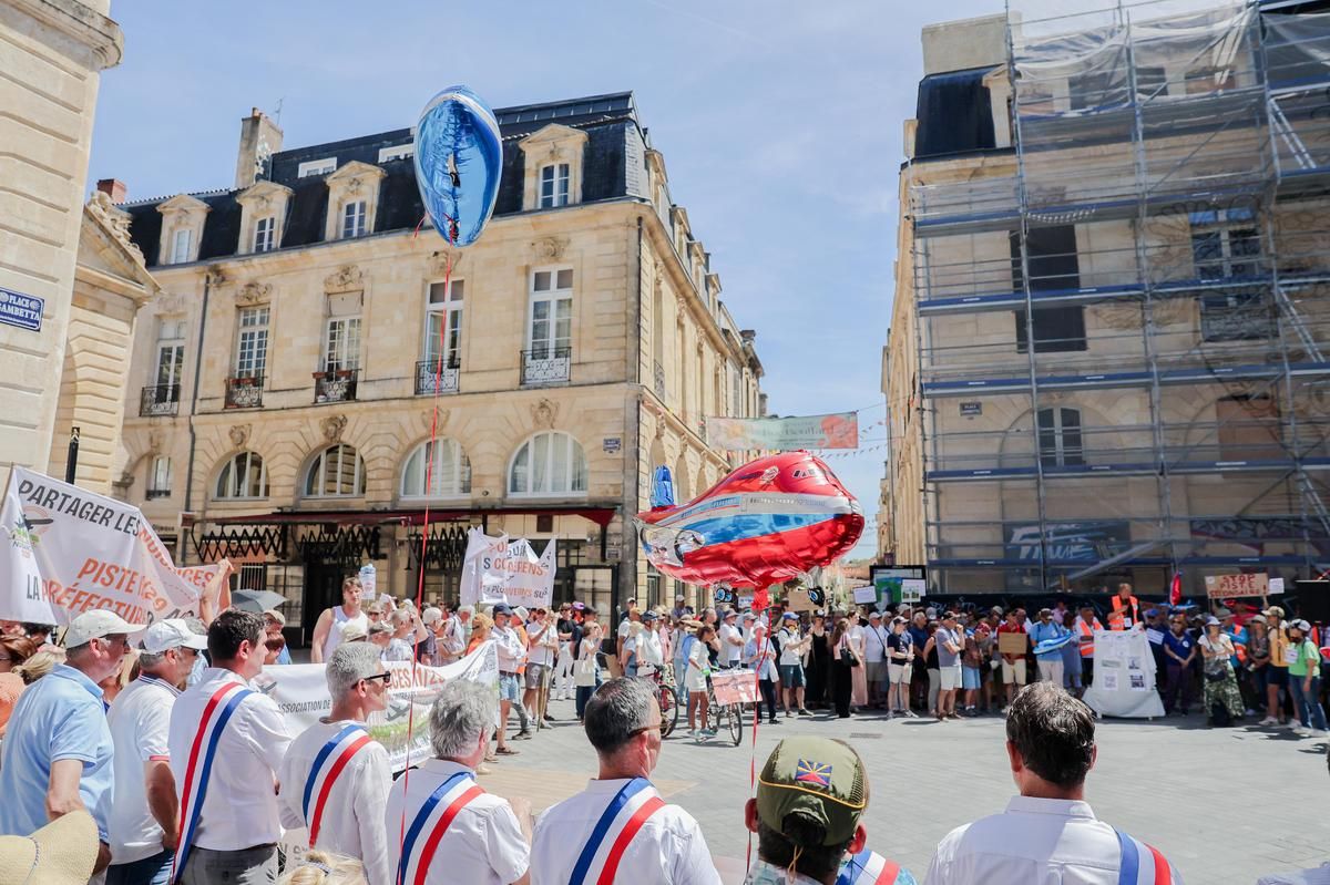 Mobilisation à Bordeaux contre la piste sécante de l'aéroport : un appel pour la tranquillité des riverains