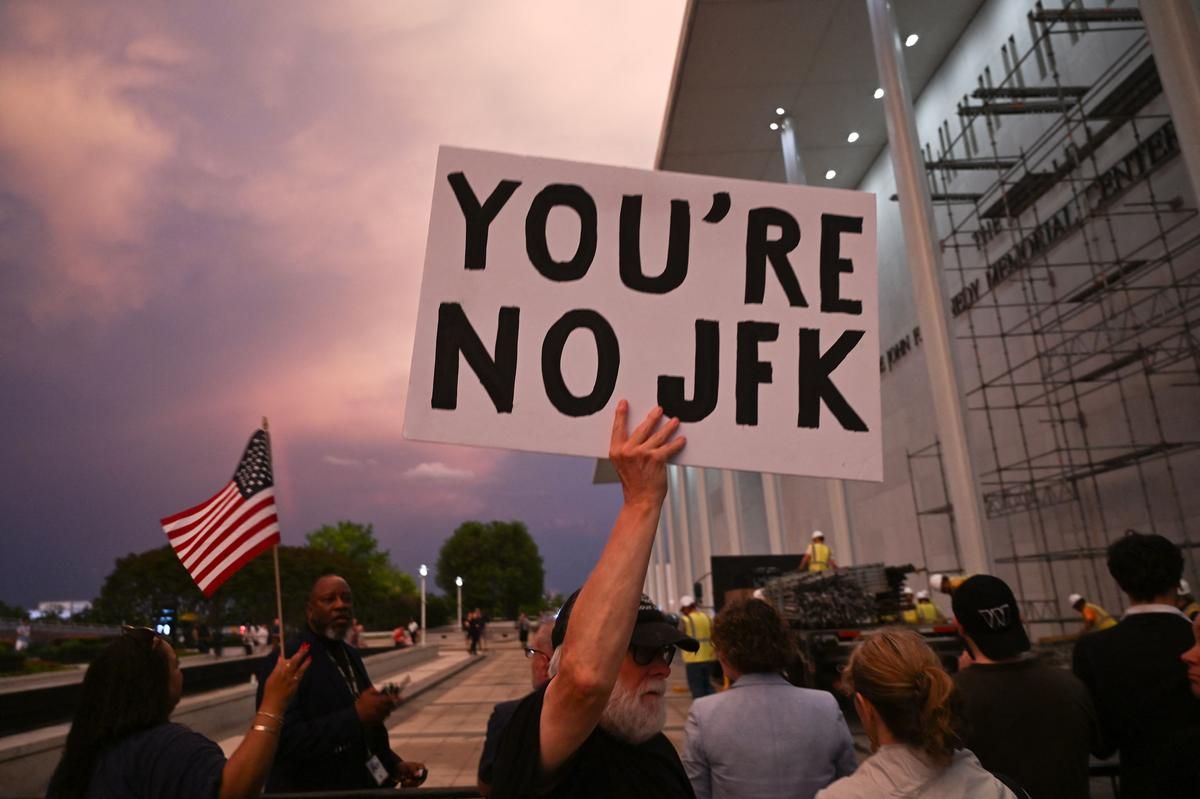 Le retrait du nom de Donald Trump du Kennedy Center : une décision marquante