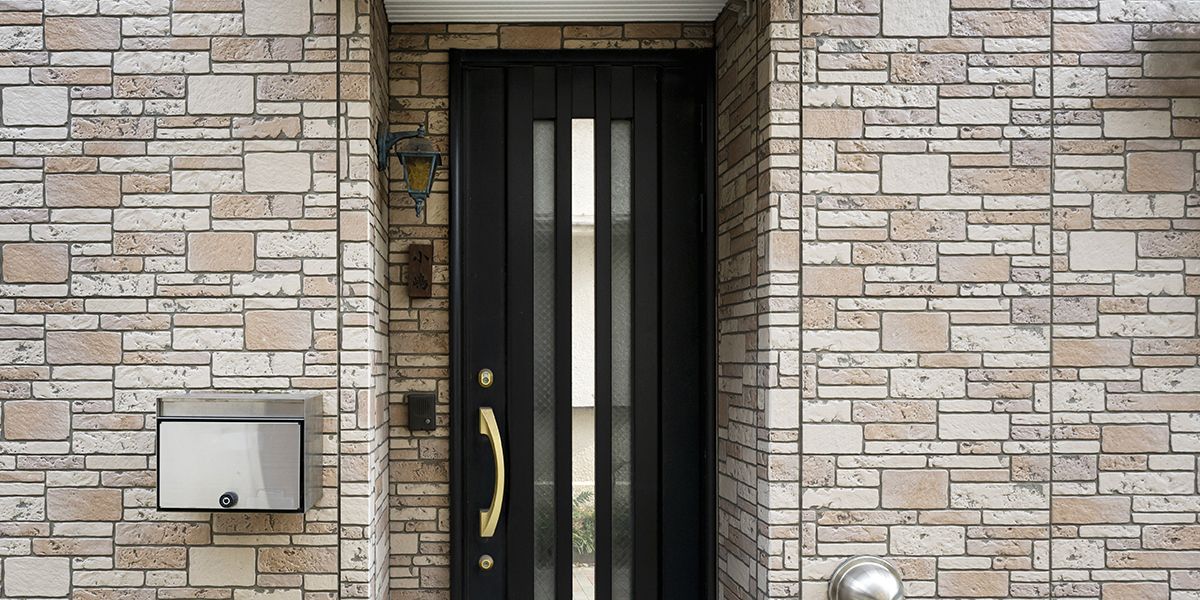 Découvrez les secrets des portes d'entrée en aluminium : atouts et coûts révélés