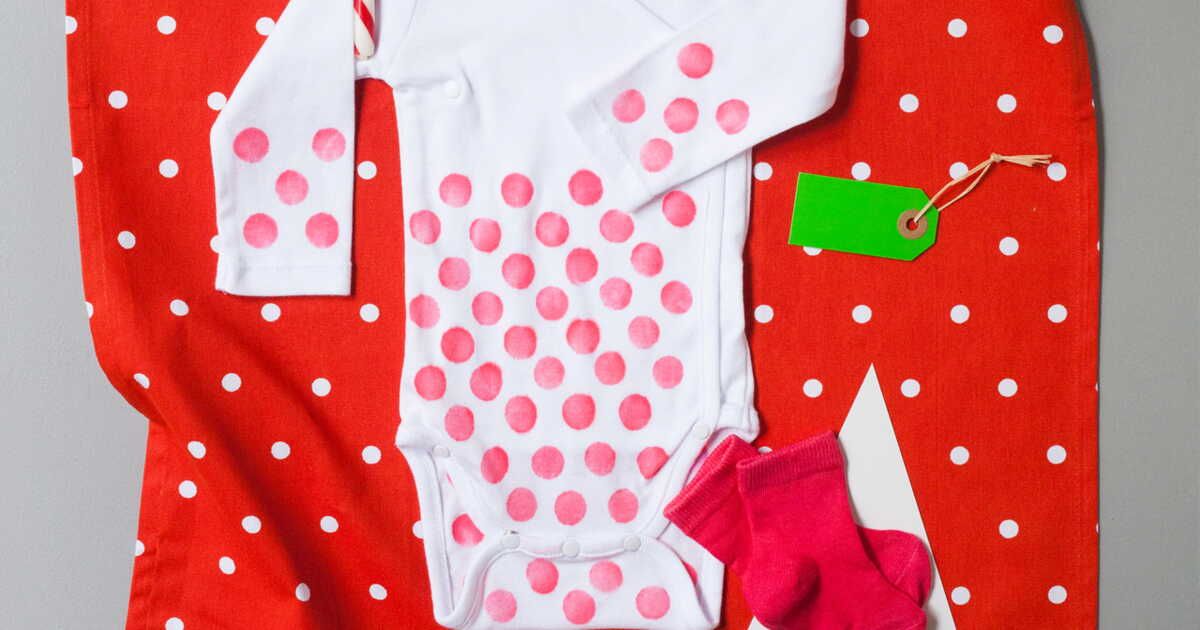 Célébrez les fêtes avec un ensemble pour bébé aux couleurs festives
