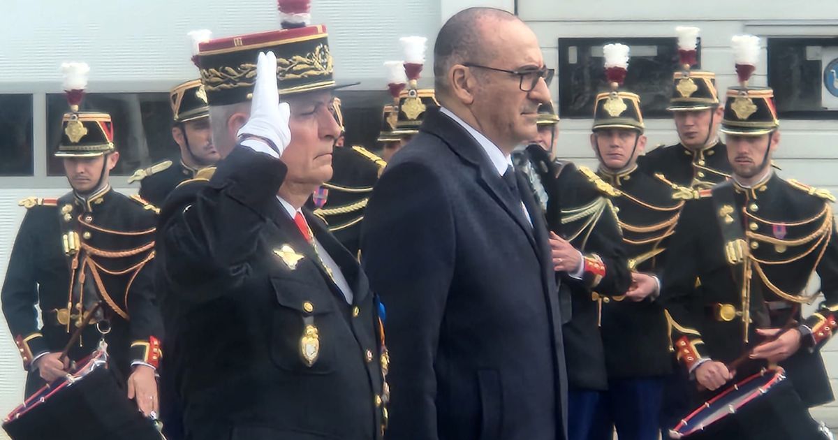 Cérémonie d'hommage pour l'adjudant Larigaudrie : dévotion et respect en présence du ministre de l'intérieur