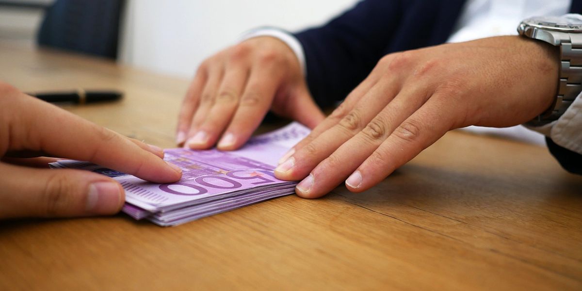 Prêt entre particuliers : fonctionnement et précautions à connaître