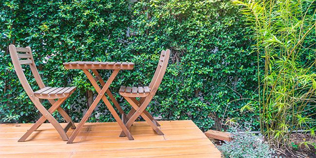 Entretenir son mobilier extérieur en bois : astuces et conseils pratiques