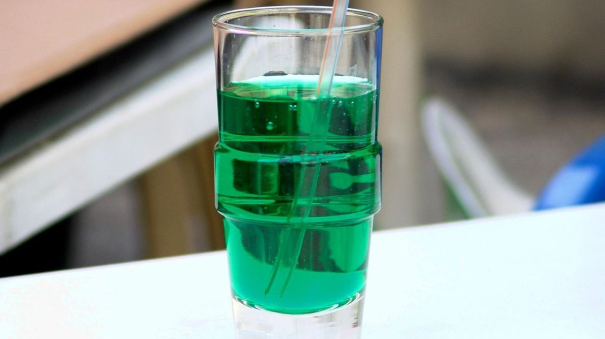 Attention aux sirops à la menthe : un colorant inquiétant pour votre santé