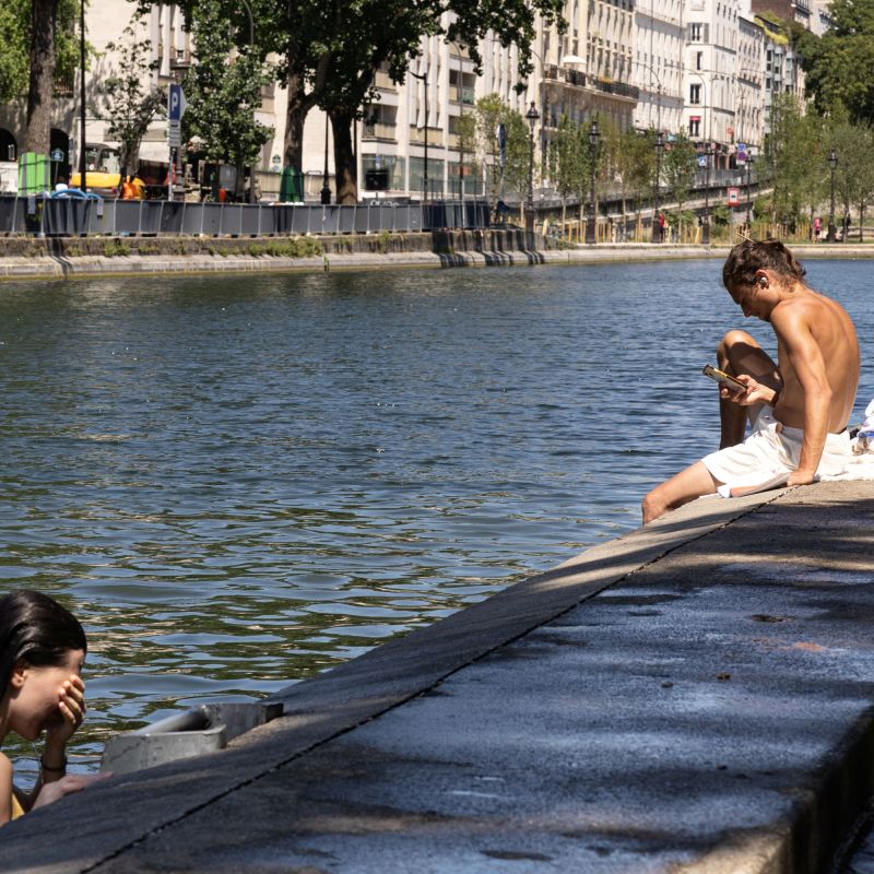 Baignade autorisée dans le canal Saint-Martin pour faire face à la chaleur