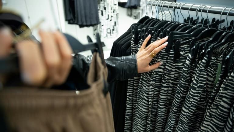 Un malus financier pour freiner l'ultra fast-fashion : accord entre députés et sénateurs