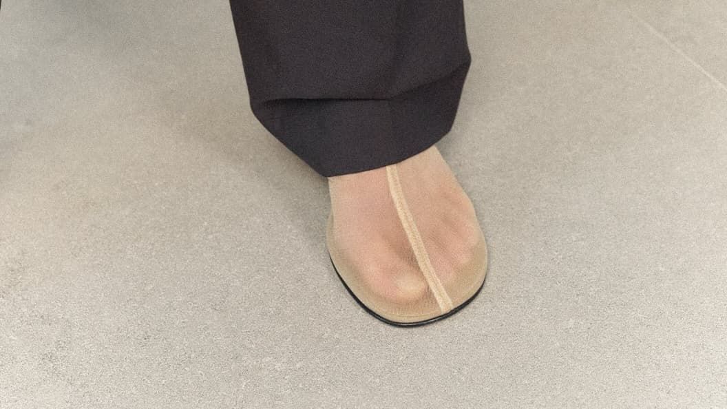 Les nouvelles ballerines dévoilent le pied : une tendance qui divise