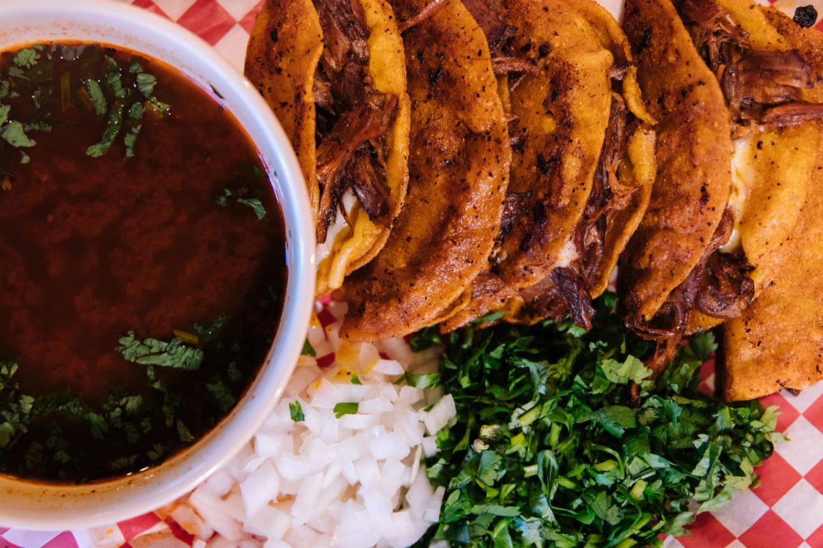 Savourez le birria tacos : la tendance qui réveille vos papilles