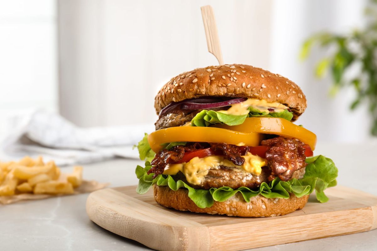 La technique barbecue qui transformera vos burgers maison