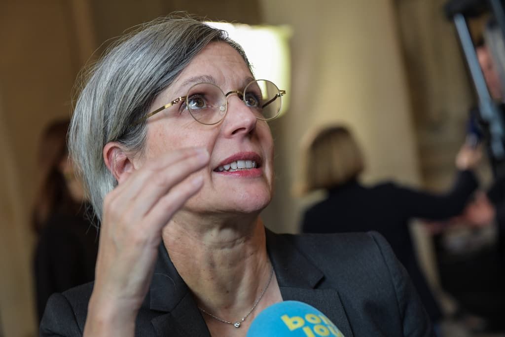Sandrine Rousseau dénonce les banquets du Canon français pour leur célébration du cochon