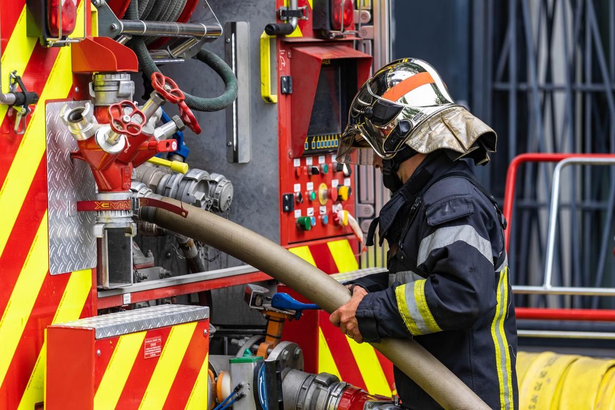Un incendie ravage 2 000 mètres carrés de végétation près de Bordeaux