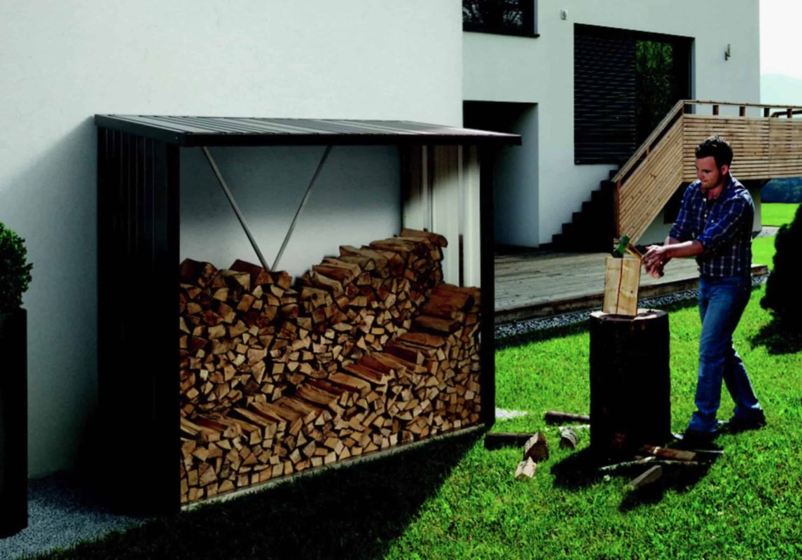 Un abri à bûches design à petit prix chez Castorama : la solution pour votre bois de chauffage