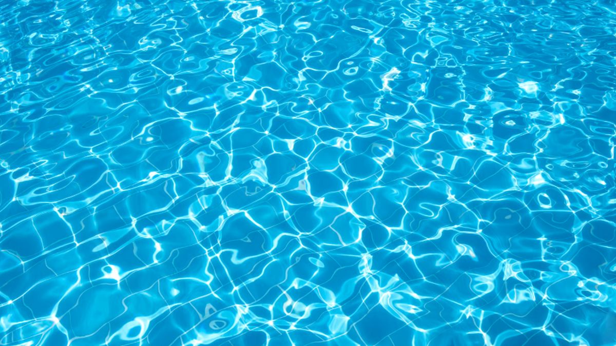 Une femme transgenre évacuée d'une piscine : un incident controversé en Suisse