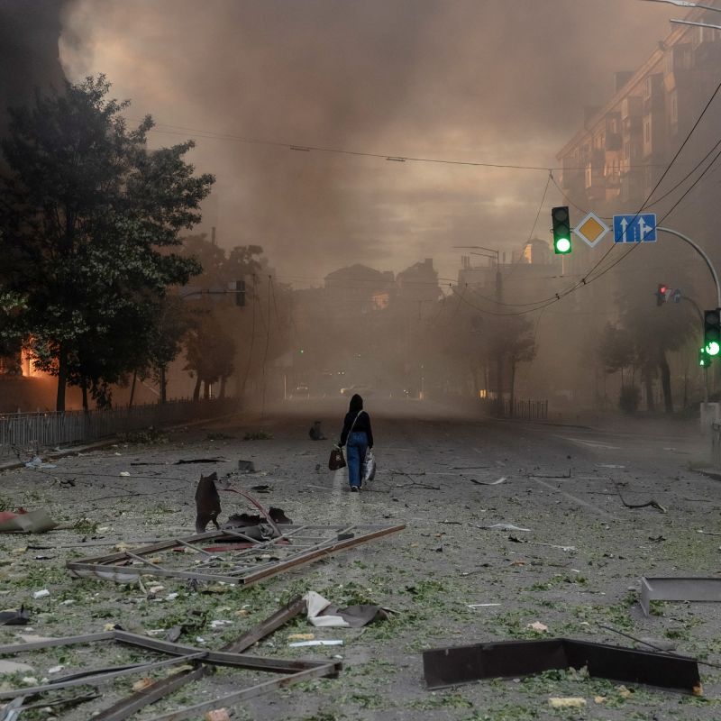 Kiev sous le feu : une nouvelle attaque meurtrière fait huit victimes