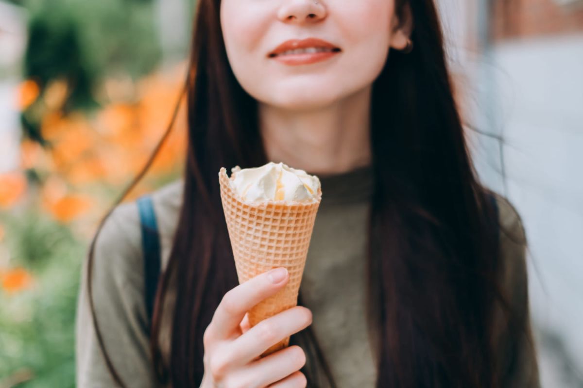 Pourquoi manger une glace peut causer des maux de tête