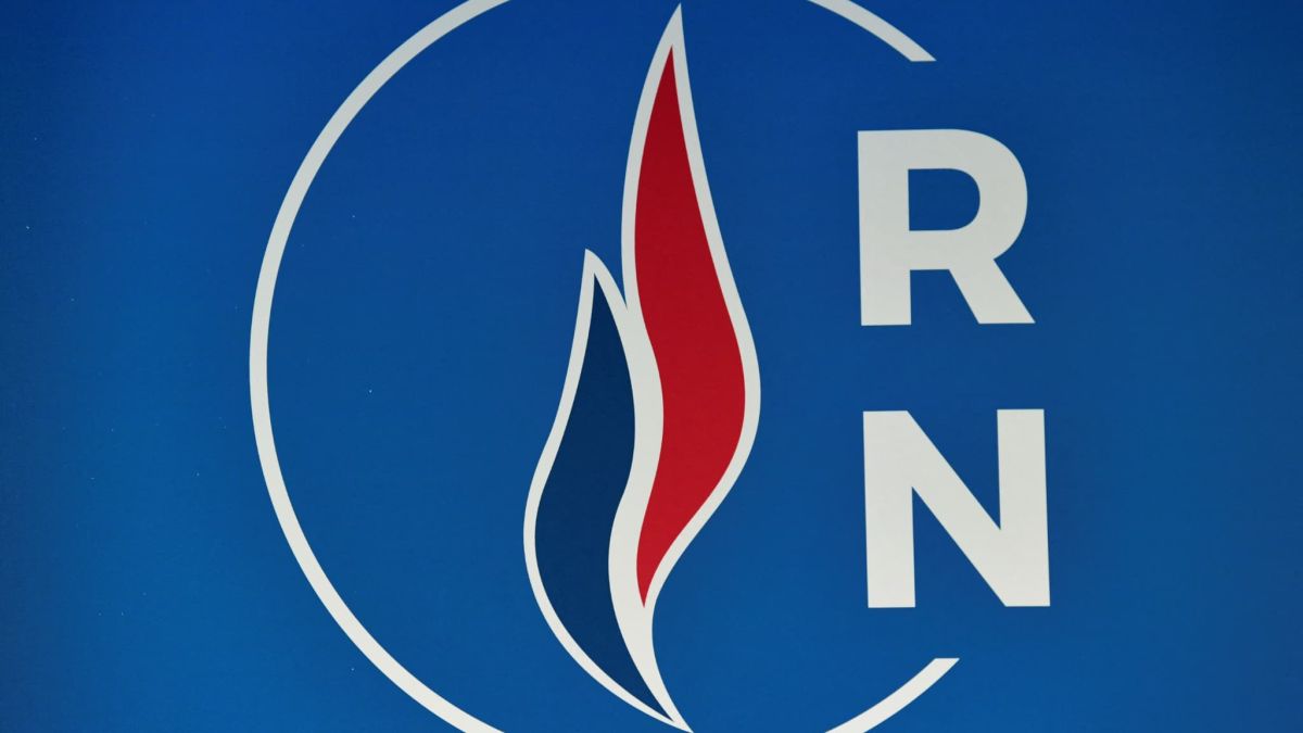 un élu du rn brandit une croix en conseil municipal et reçoit un blâme symbolique