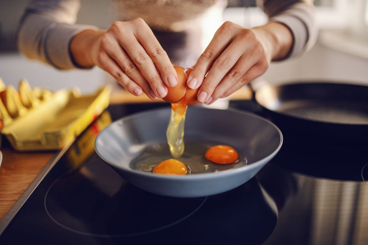 Ne ratez plus vos œufs au plat : l'astuce incontournable pour une cuisson parfaite