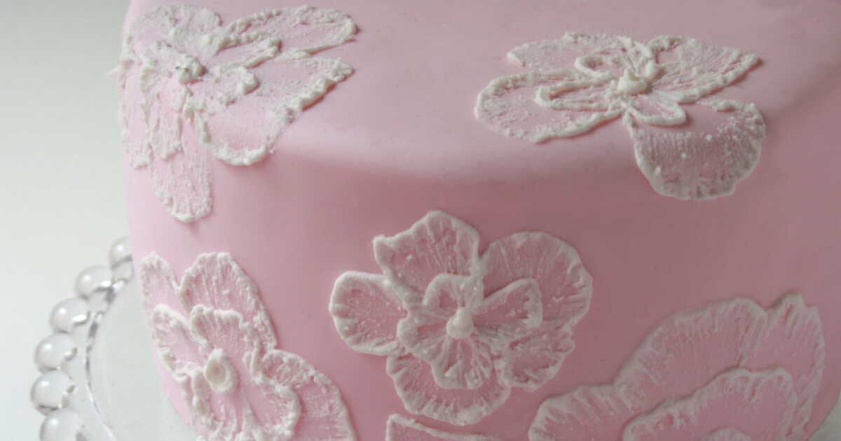 Maîtrisez l'art du dessin floral sur vos gâteaux