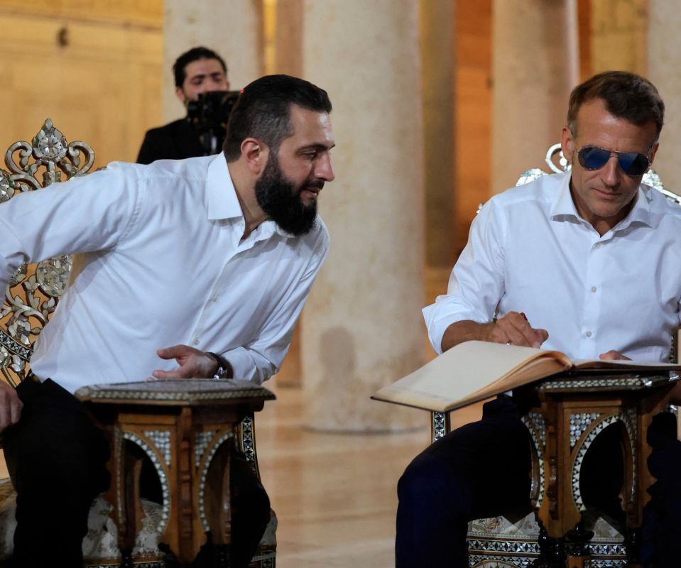 Damas sous tension : des explosions secouent la visite historique de Macron