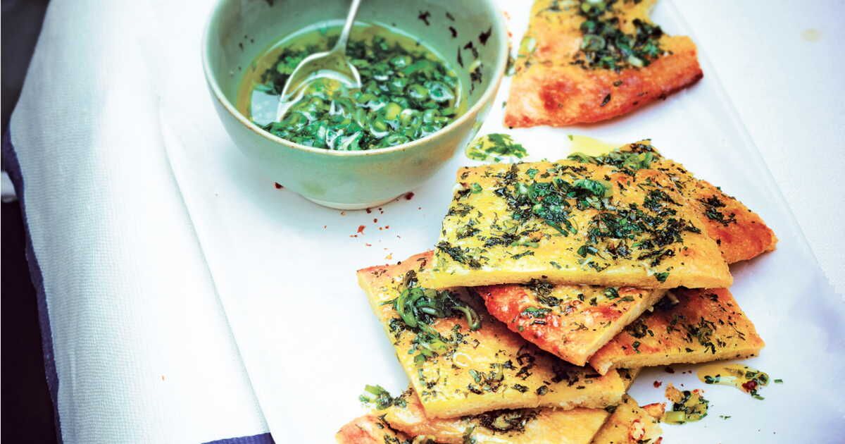 La focaccia revisitée : un régal au pesto d'herbes et ciboule